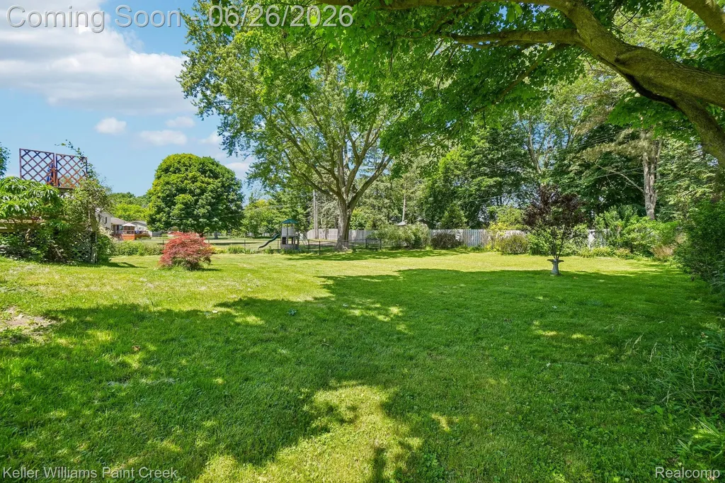 225 E Caledonia Street Howell City MI 48843