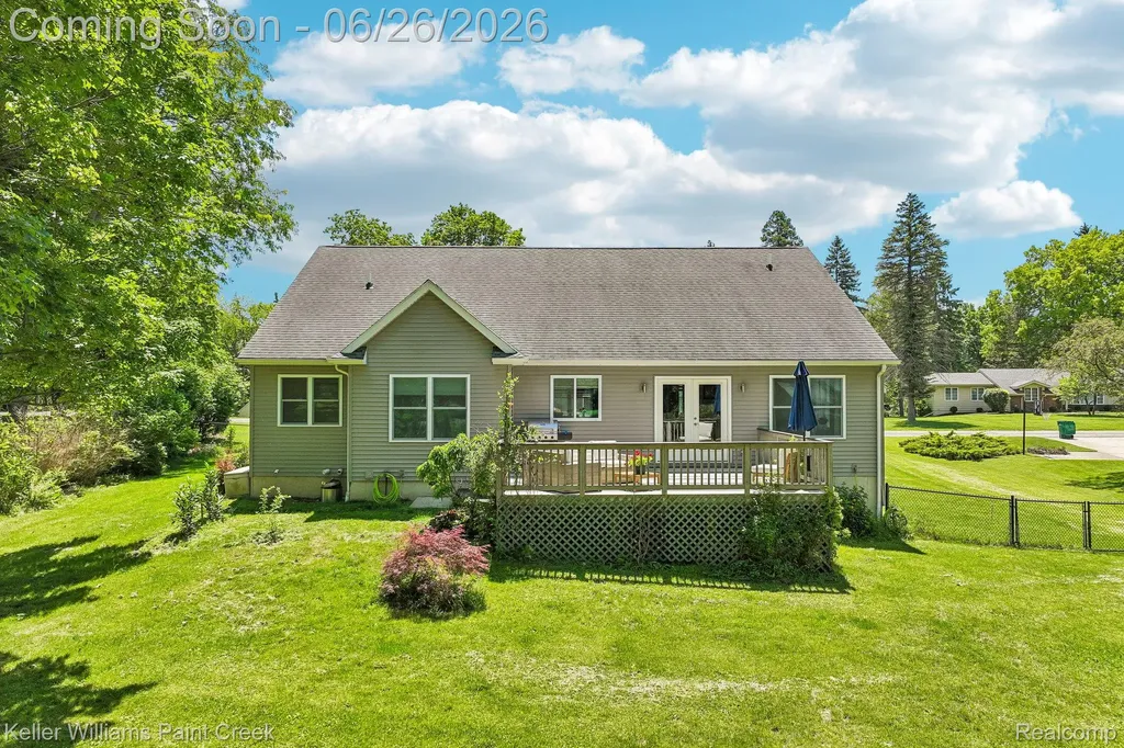 225 E Caledonia Street Howell City MI 48843