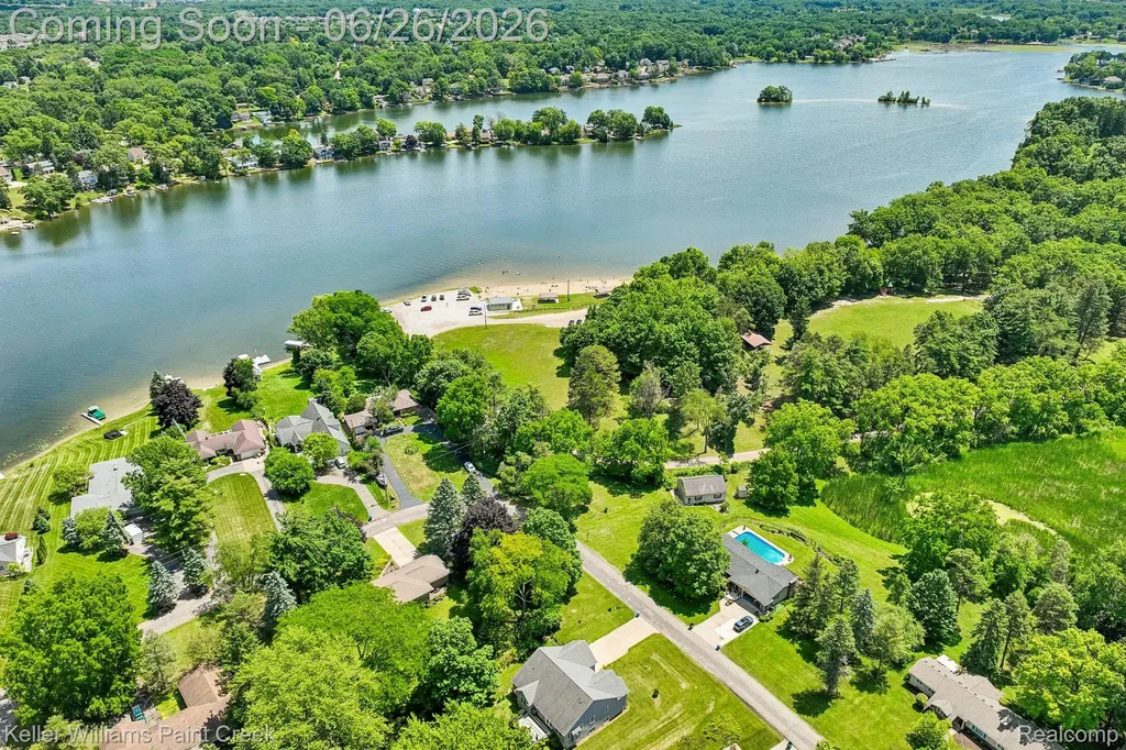 225 E Caledonia Street Howell City MI 48843