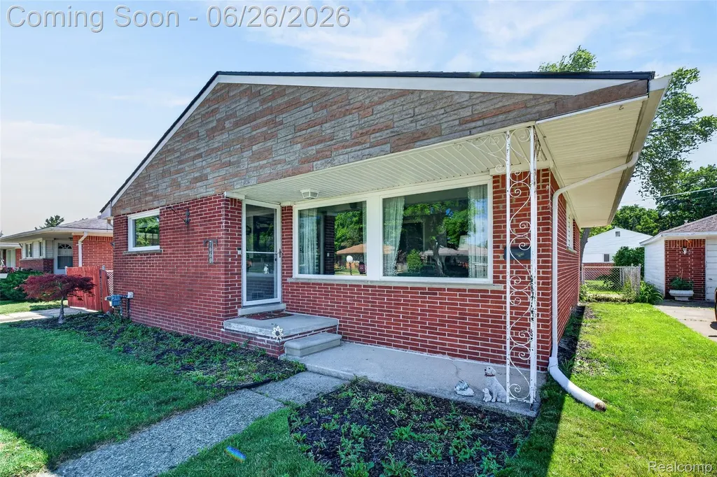 7660 Louise Court Westland City MI 48185