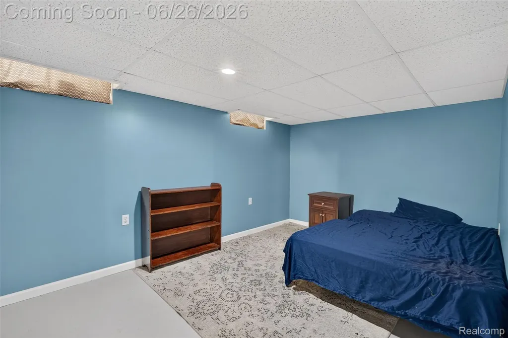 7660 Louise Court Westland City MI 48185