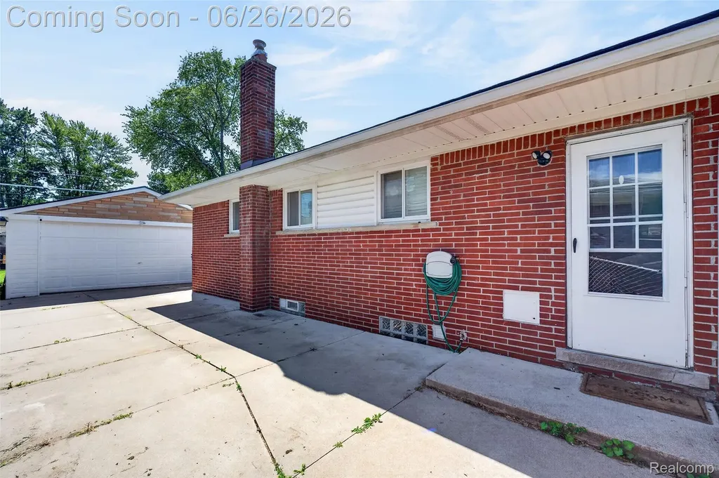 7660 Louise Court Westland City MI 48185