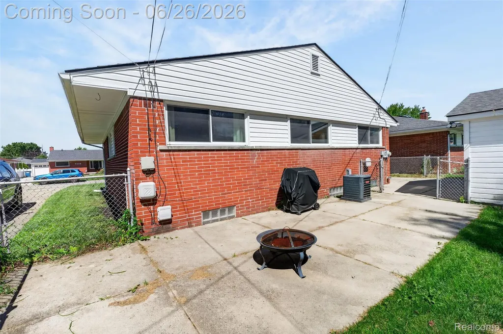 7660 Louise Court Westland City MI 48185