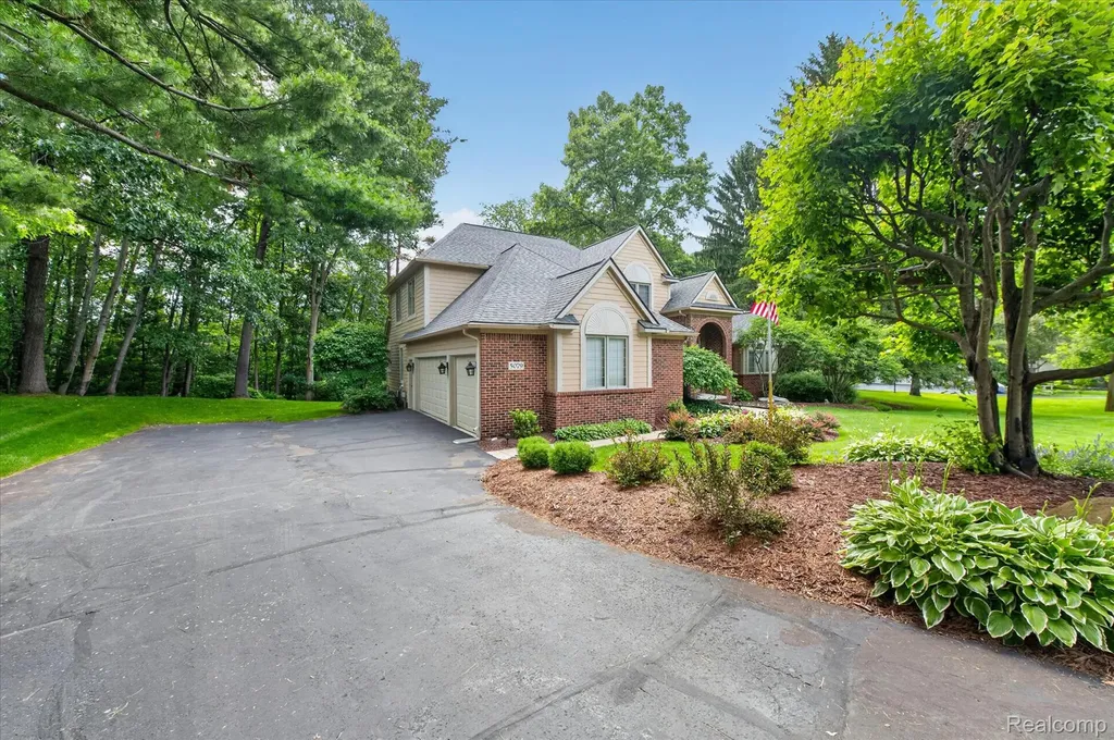 Genoa Township MI, 5079 Pinewood Drive