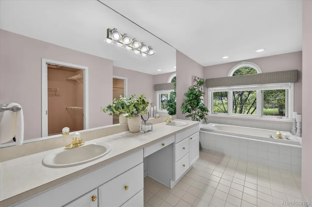 5079 Pinewood Drive Genoa Township MI 48116