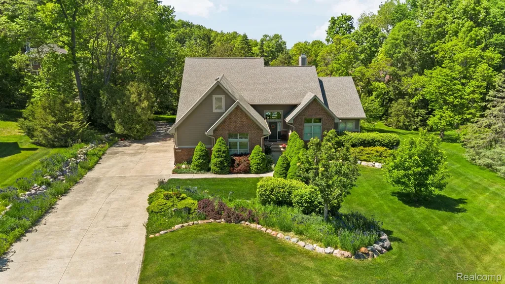 1137 S Tennyson Drive Milford Village MI 48381