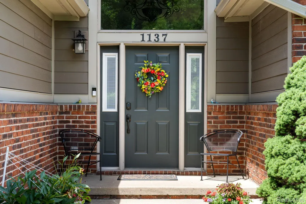 1137 S Tennyson Drive Milford Village MI 48381