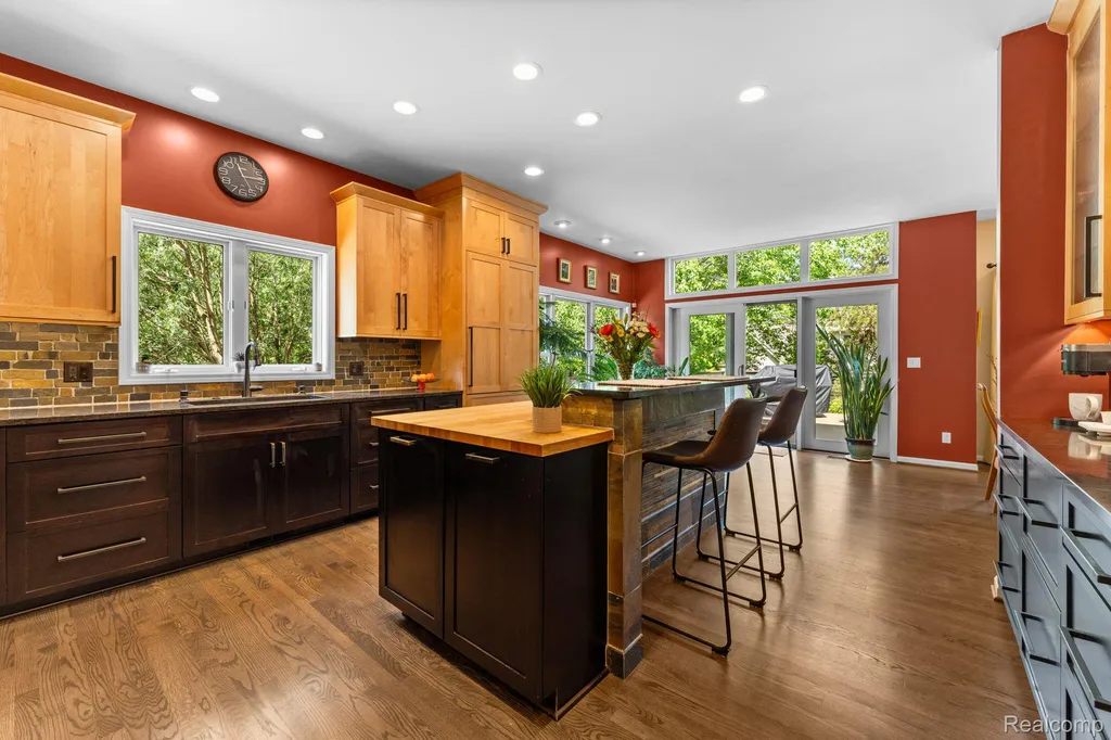 1137 S Tennyson Drive Milford Village MI 48381