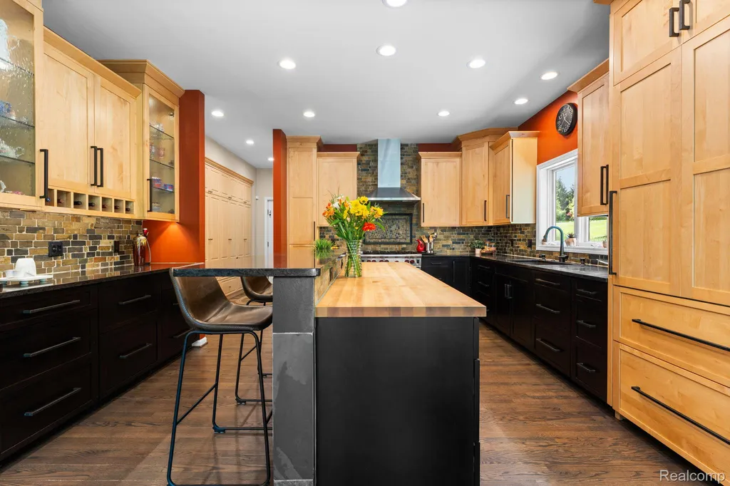 1137 S Tennyson Drive Milford Village MI 48381