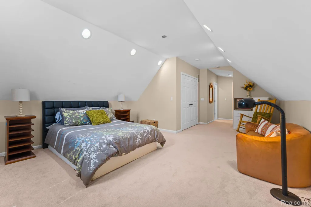 1137 S Tennyson Drive Milford Village MI 48381