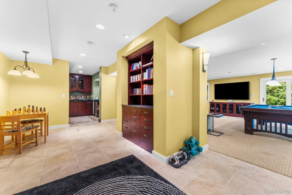 1137 S Tennyson Drive Milford Village MI 48381
