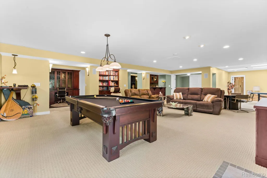 1137 S Tennyson Drive Milford Village MI 48381