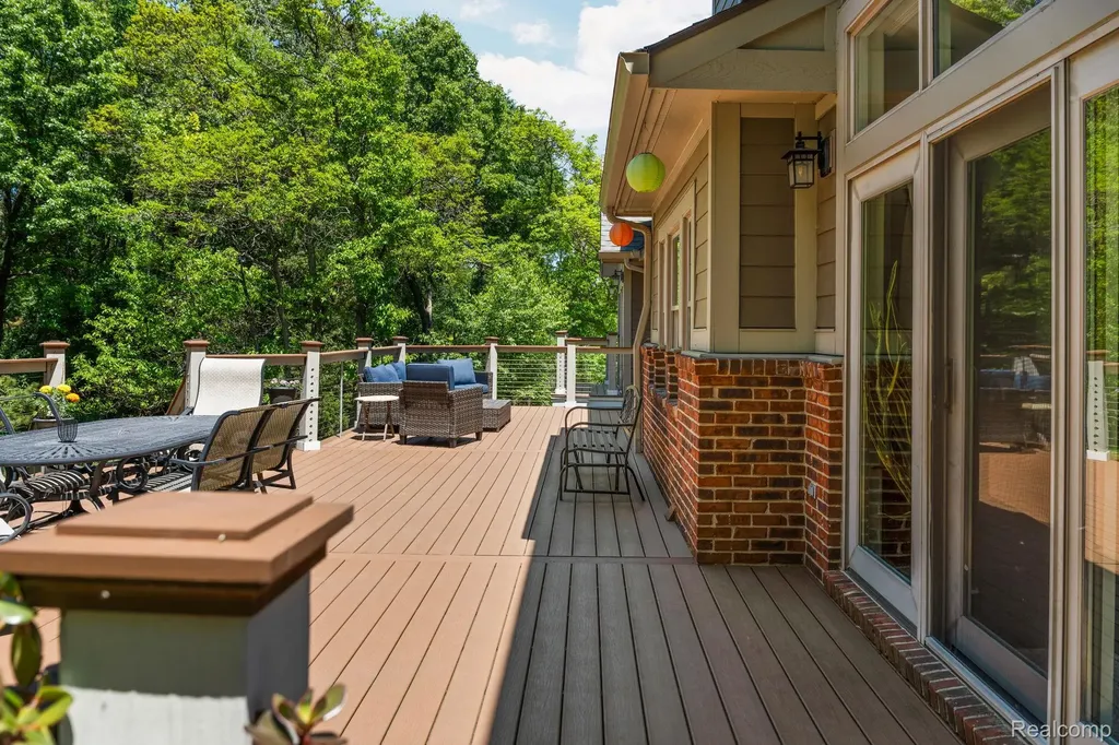 1137 S Tennyson Drive Milford Village MI 48381