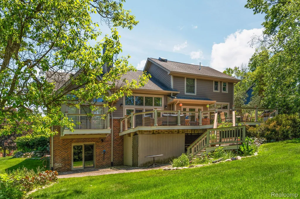 1137 S Tennyson Drive Milford Village MI 48381