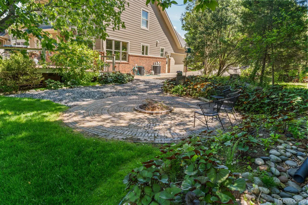1137 S Tennyson Drive Milford Village MI 48381