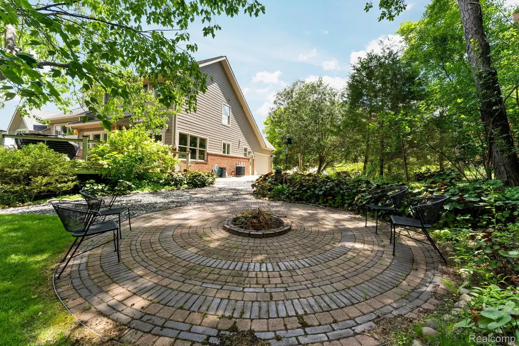 1137 S Tennyson Drive Milford Village MI 48381