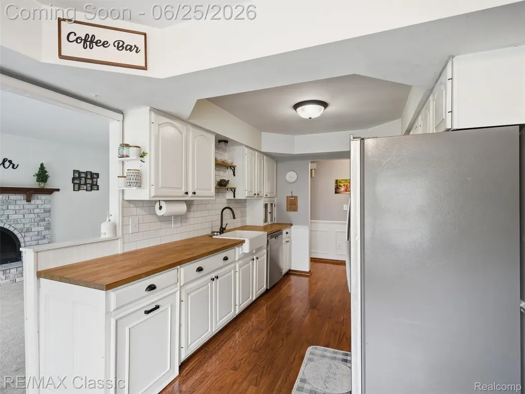 17236 Carol Street Livonia City MI 48152