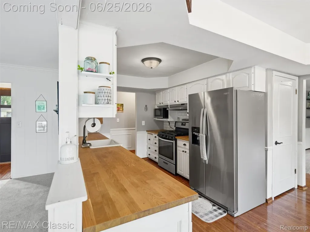 17236 Carol Street Livonia City MI 48152