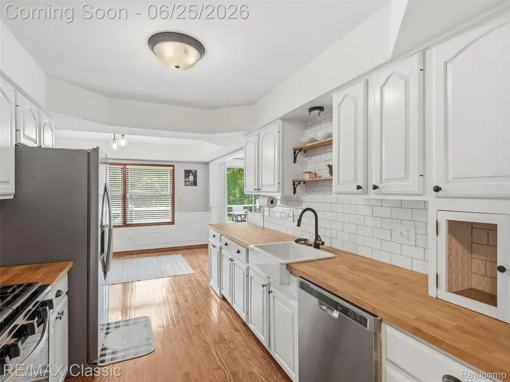 17236 Carol Street Livonia City MI 48152