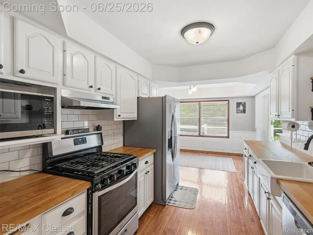 17236 Carol Street Livonia City MI 48152