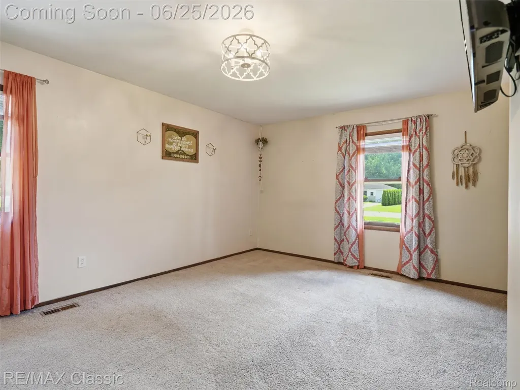 17236 Carol Street Livonia City MI 48152