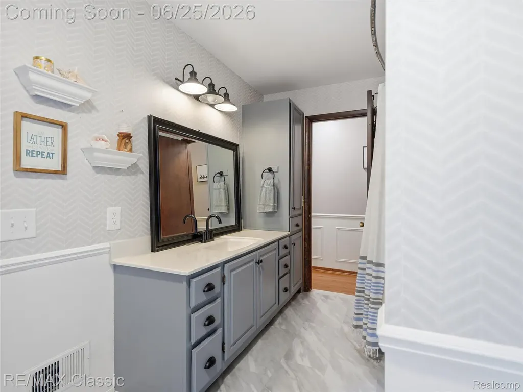17236 Carol Street Livonia City MI 48152