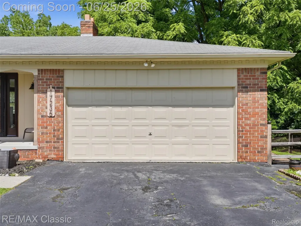 17236 Carol Street Livonia City MI 48152