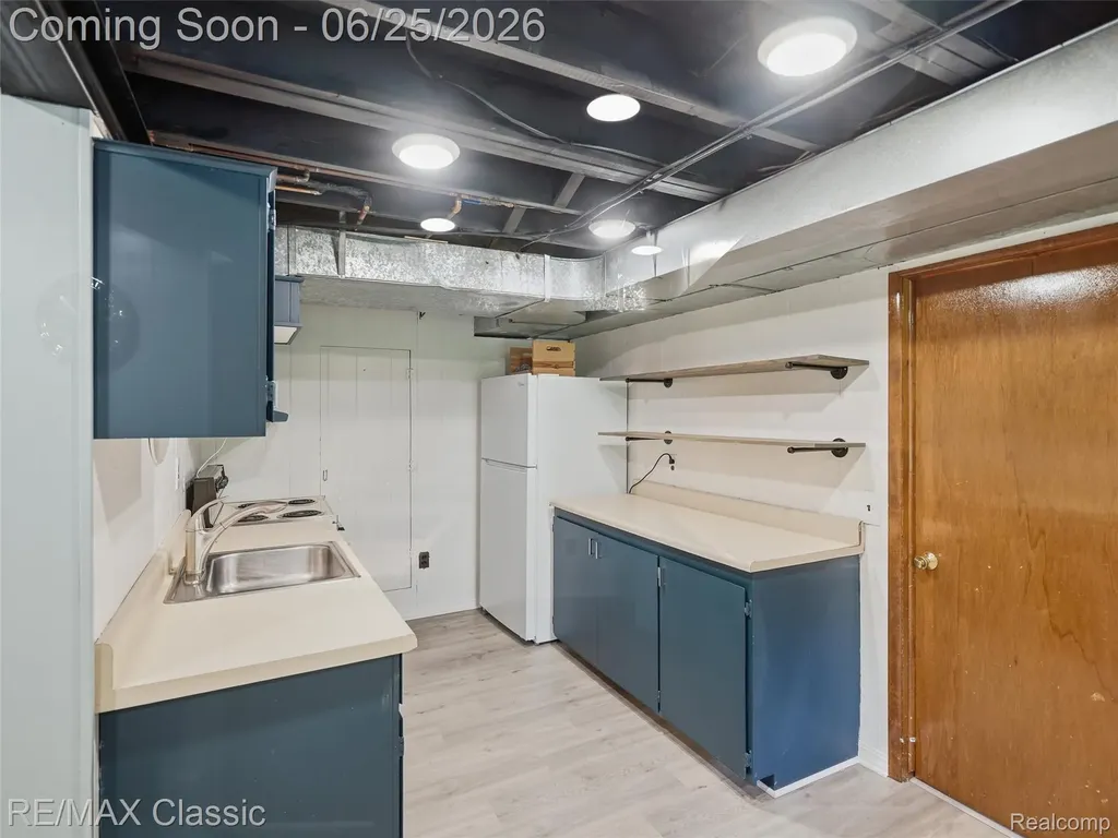 17236 Carol Street Livonia City MI 48152