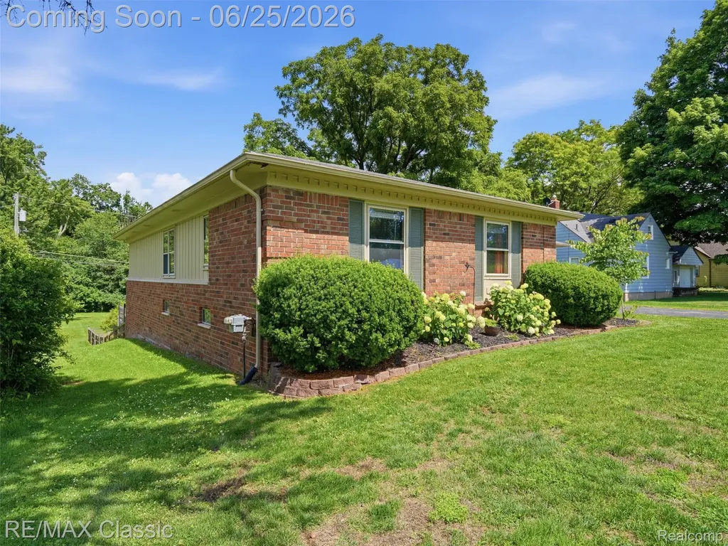 17236 Carol Street Livonia City MI 48152
