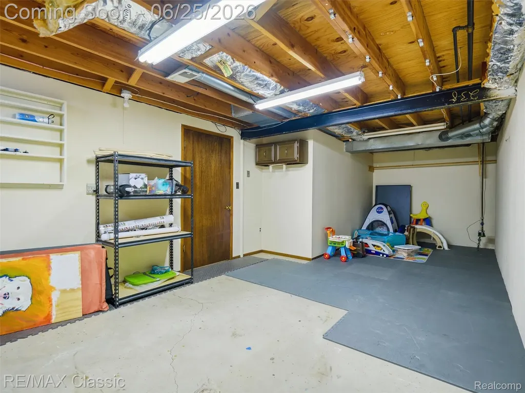 17236 Carol Street Livonia City MI 48152