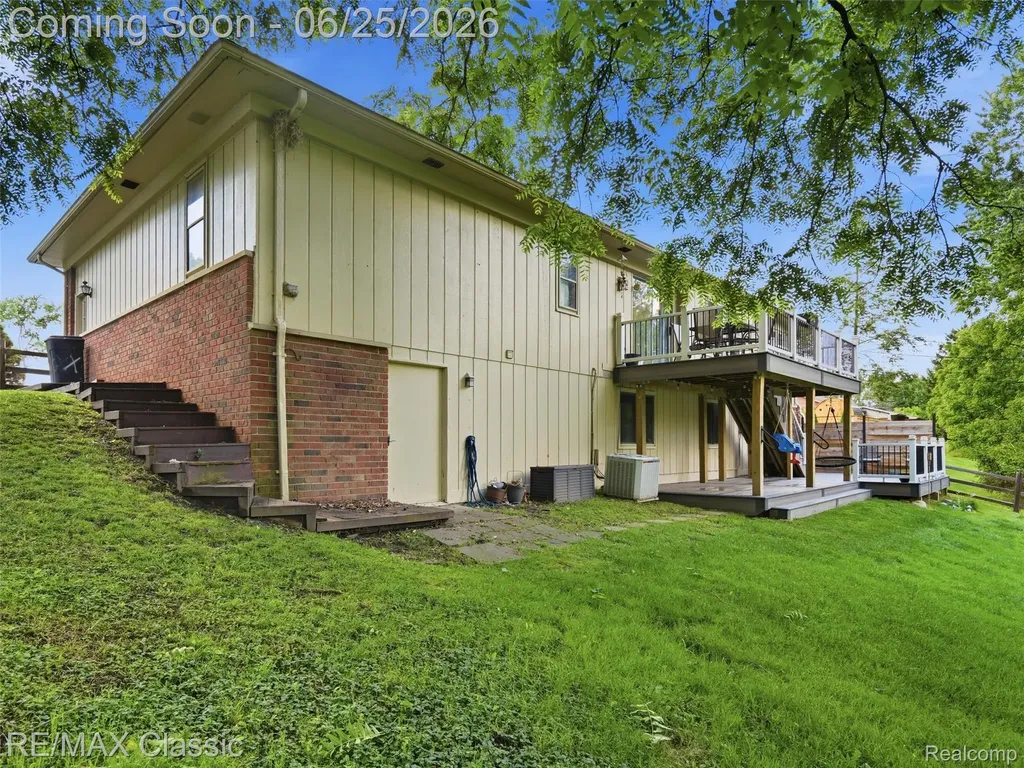 17236 Carol Street Livonia City MI 48152
