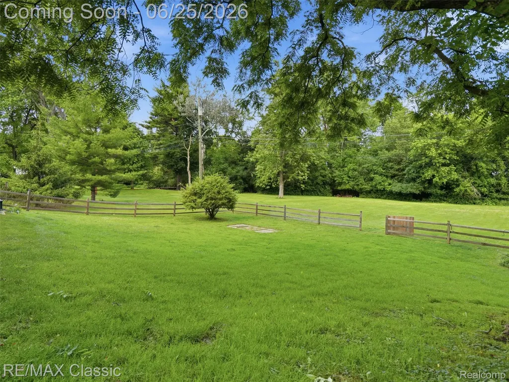 17236 Carol Street Livonia City MI 48152