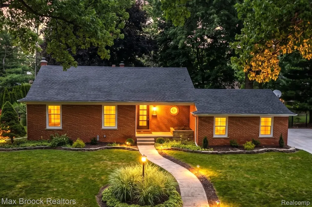 171 S Glengarry Road Bloomfield Hills City MI 48301