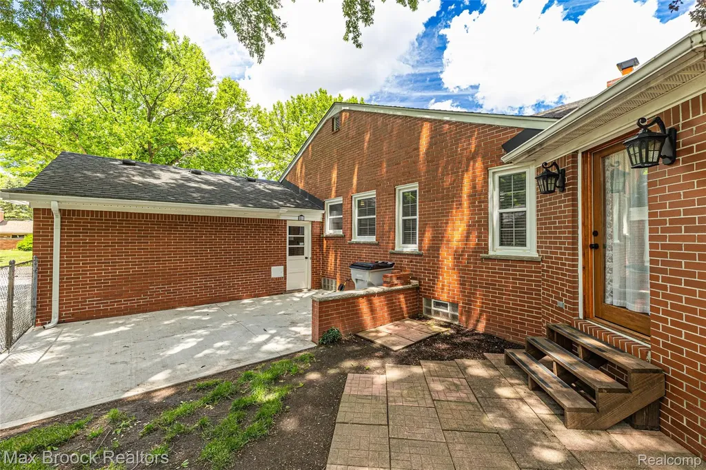 171 S Glengarry Road Bloomfield Hills City MI 48301