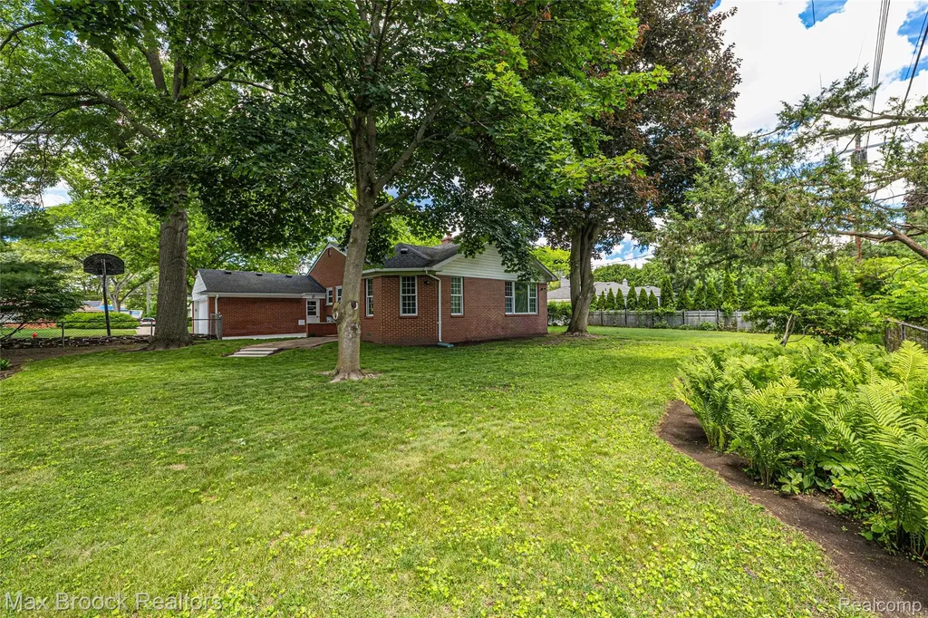 171 S Glengarry Road Bloomfield Hills City MI 48301