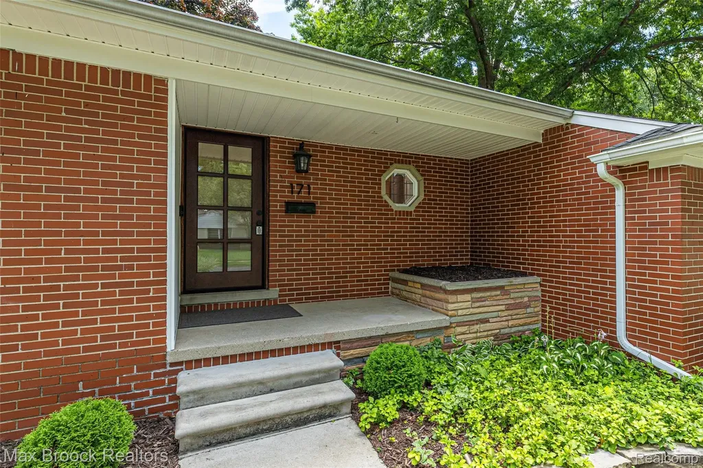 171 S Glengarry Road Bloomfield Hills City MI 48301