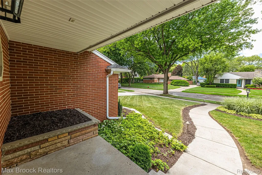 171 S Glengarry Road Bloomfield Hills City MI 48301