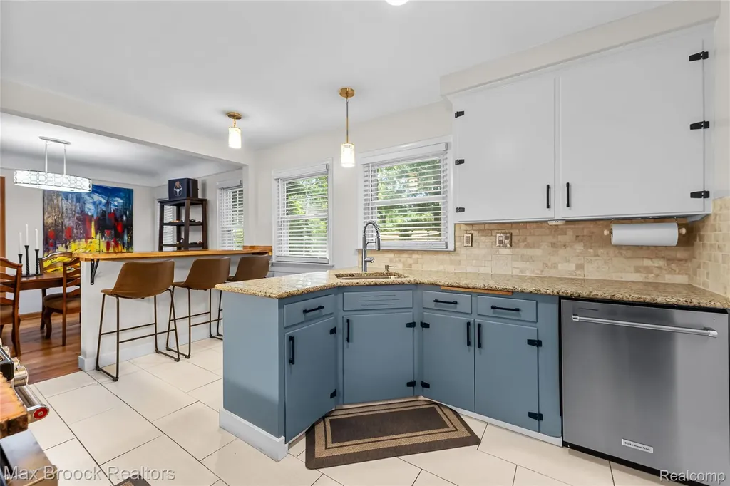 171 S Glengarry Road Bloomfield Hills City MI 48301