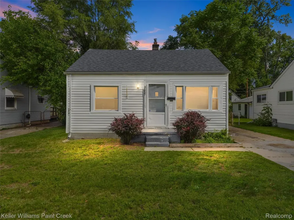 3657 Alvina Avenue Warren City MI 48091