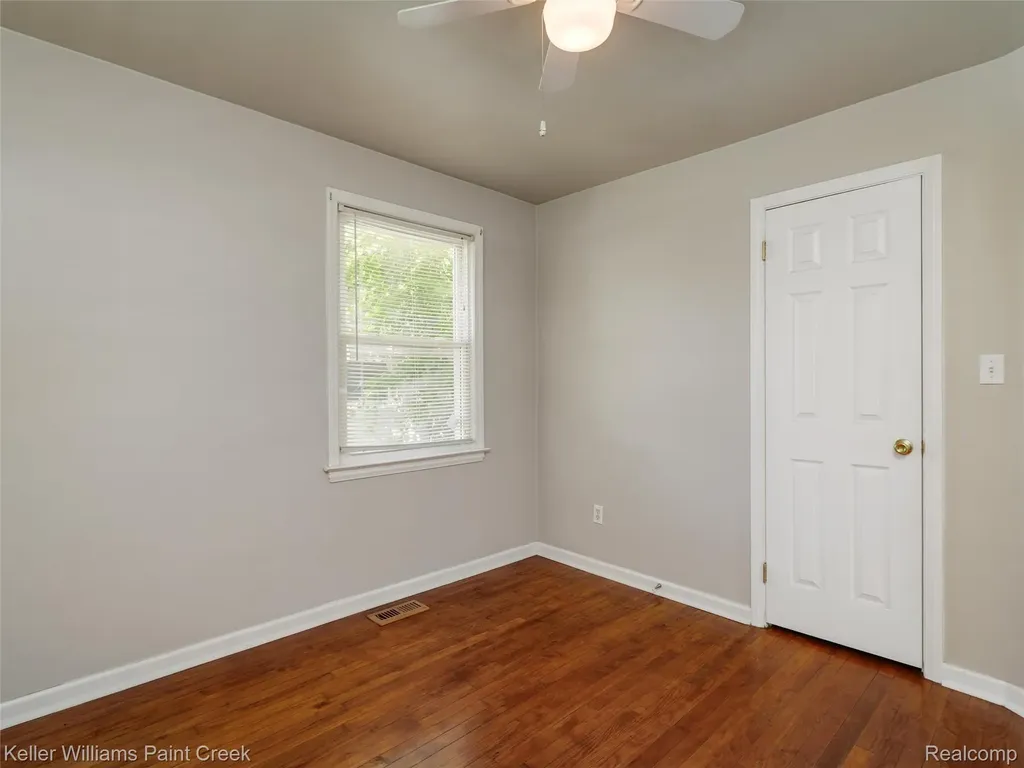 3657 Alvina Avenue Warren City MI 48091