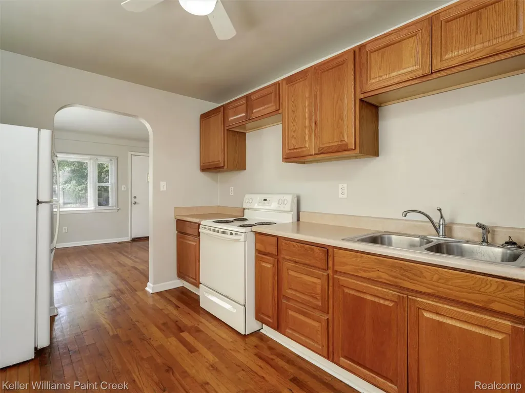 3657 Alvina Avenue Warren City MI 48091