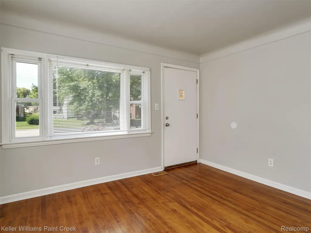 3657 Alvina Avenue Warren City MI 48091