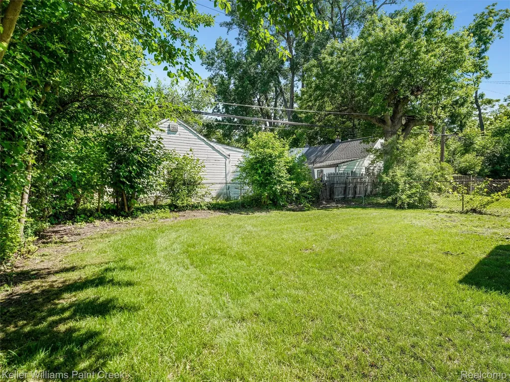 3657 Alvina Avenue Warren City MI 48091