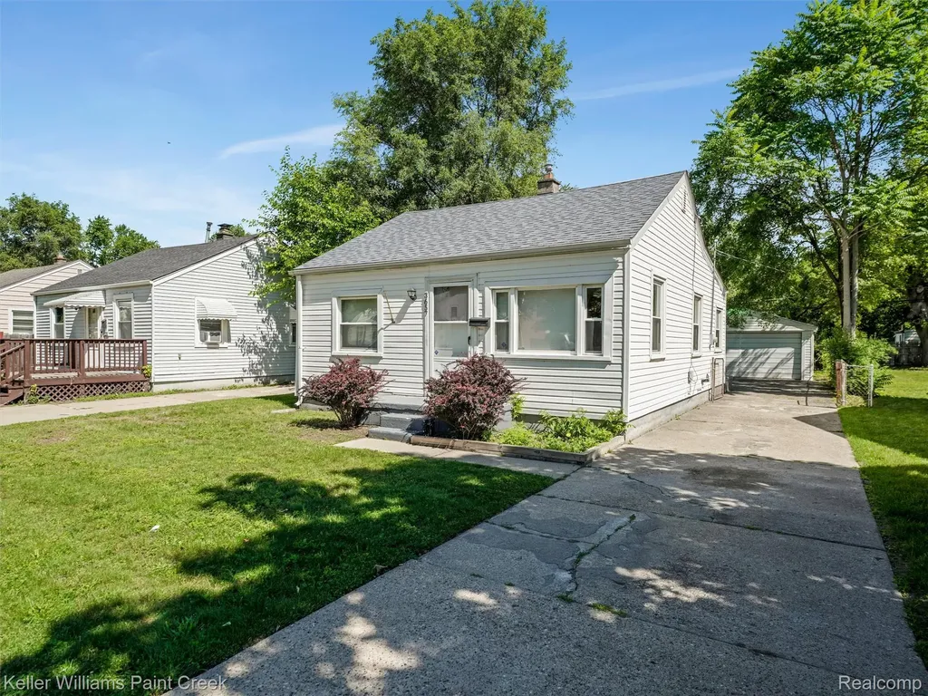 3657 Alvina Avenue Warren City MI 48091