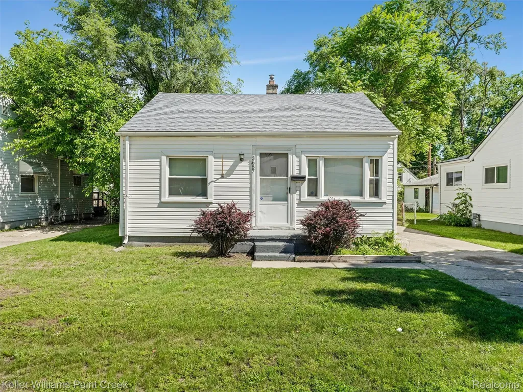 3657 Alvina Avenue Warren City MI 48091