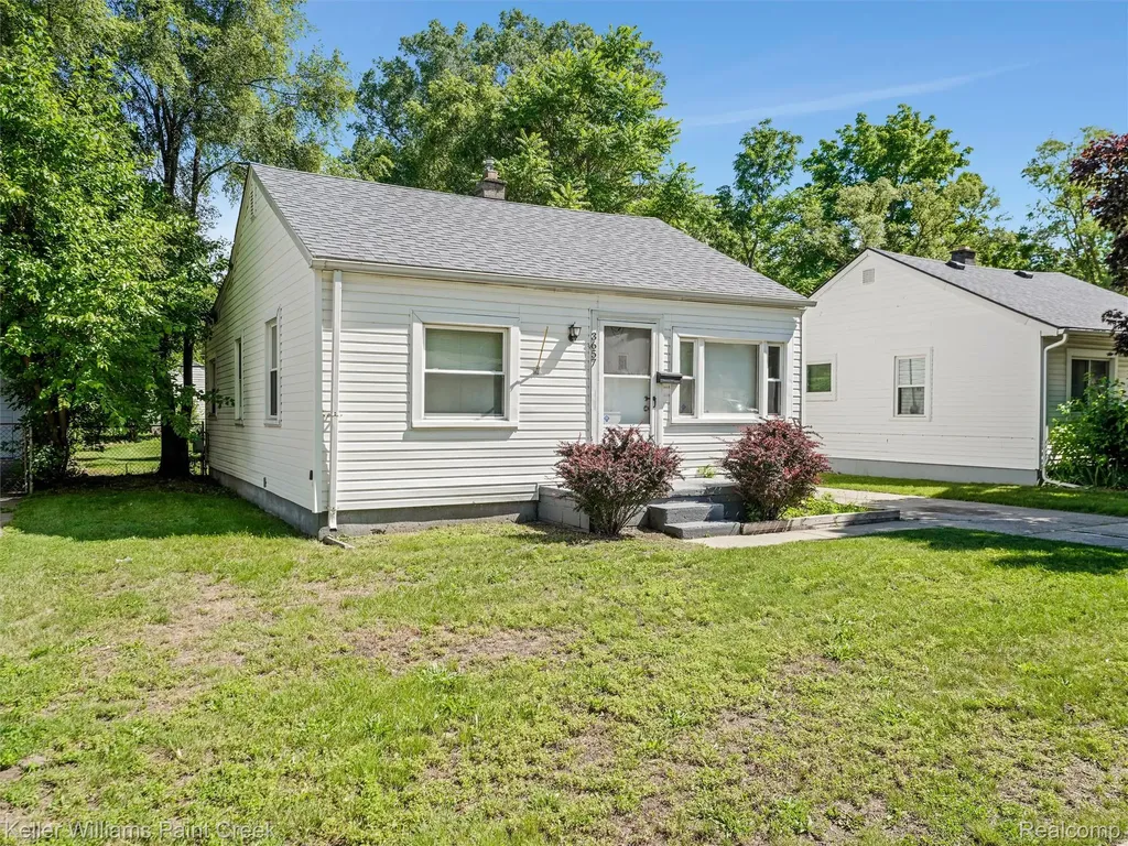 3657 Alvina Avenue Warren City MI 48091