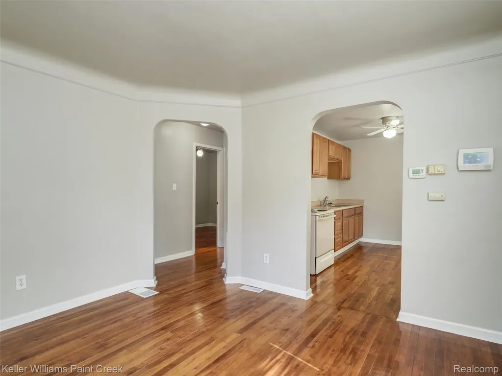 3657 Alvina Avenue Warren City MI 48091