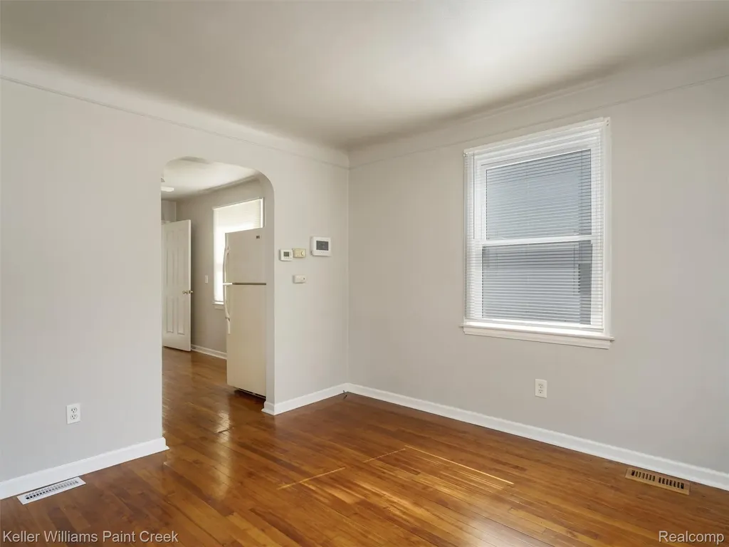 3657 Alvina Avenue Warren City MI 48091