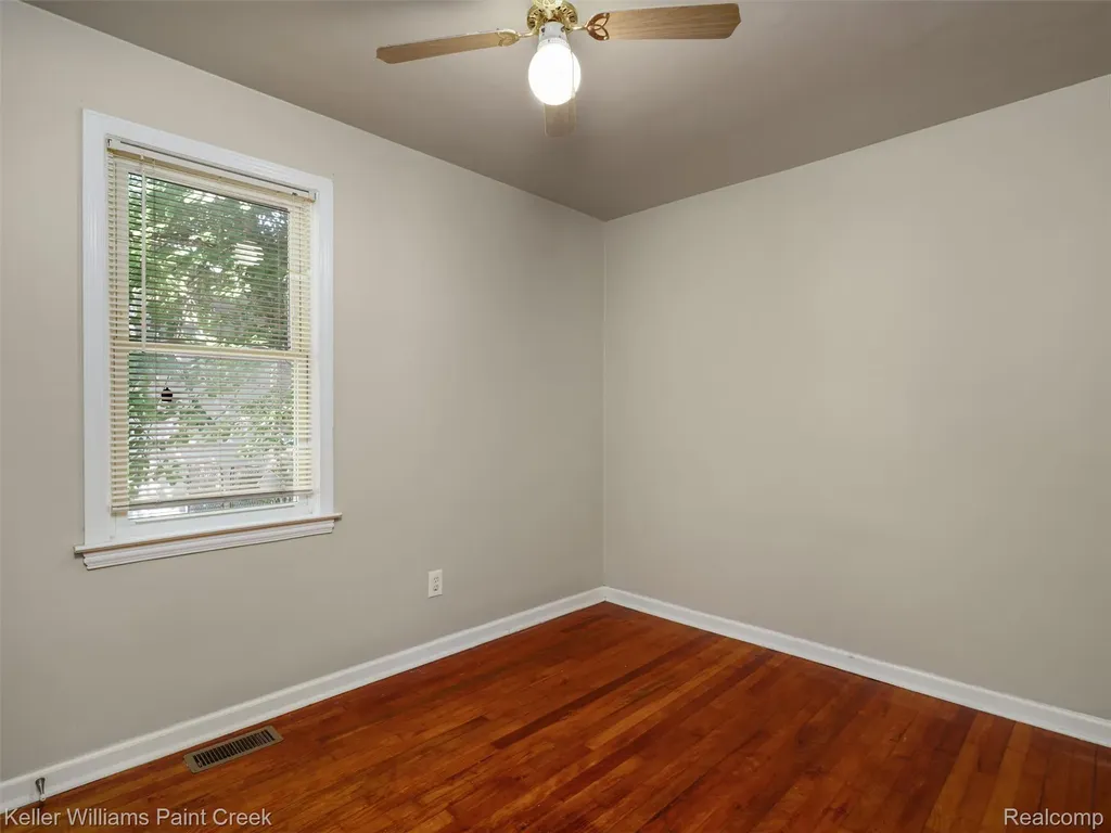 3657 Alvina Avenue Warren City MI 48091