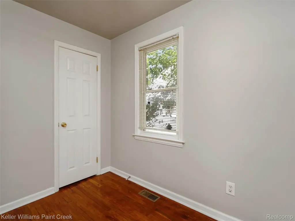 3657 Alvina Avenue Warren City MI 48091